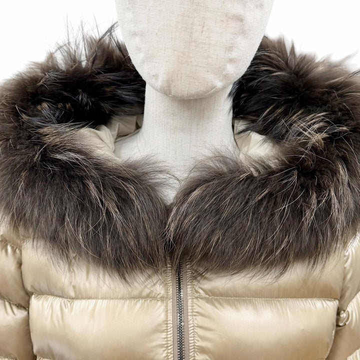 美品◇TATRAS タトラス 20AW LTA20A4706 ISERA ラクーンファー ロゴワッペン付 リバーシブル ダウンコート 01 正規品 レディース