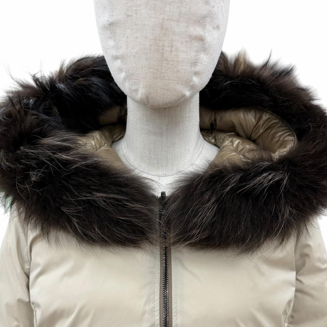 美品◇TATRAS タトラス 20AW LTA20A4706 ISERA ラクーンファー ロゴワッペン付 リバーシブル ダウンコート 01 正規品 レディース