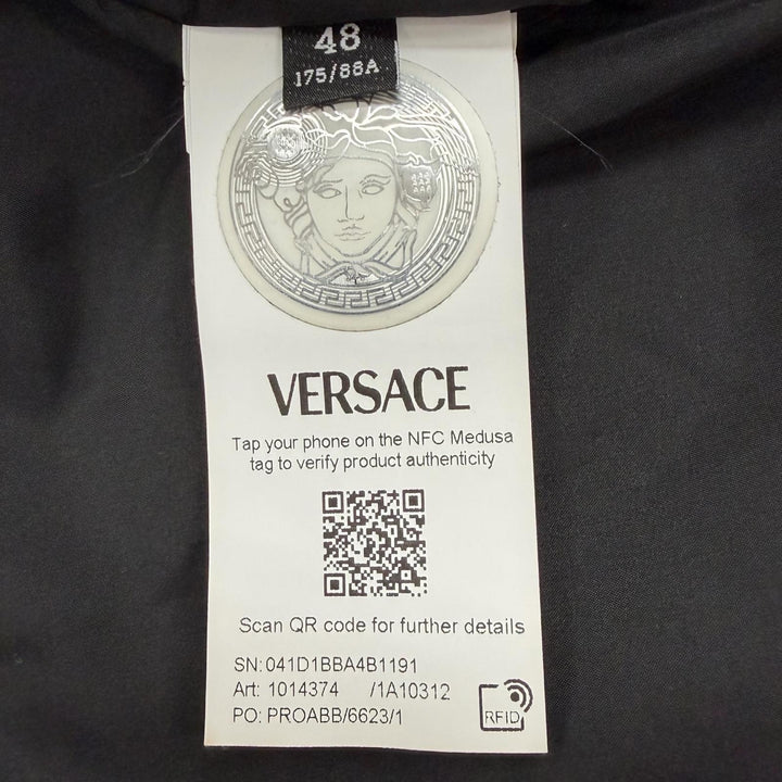極美品▼VERSACE ヴェルサーチ 2023年製 1014374 ロゴ刺繍 中綿入 ブルゾン スタジアムジャケット スタジャン ブラック 48 正規品 メンズ