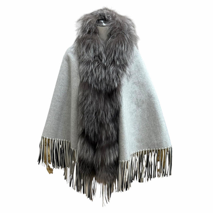 極美品★FENDI フェンディ FVG494 FOXファートリミング レザー使い フリンジ付 ケープ ポンチョ ライトグレー イタリア製 正規品