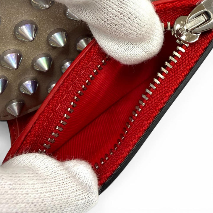 極美品★Christian Louboutin クリスチャンルブタン パール調スタッズ レザー コンパクトウォレット 三つ折り財布 ベージュ系
