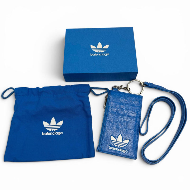 美品▼BALENCIAGA adidas バレンシアガ アディダス 721894 レザー 3ライン トレフォイル ストラップ付 フラグメントケース コインケース
