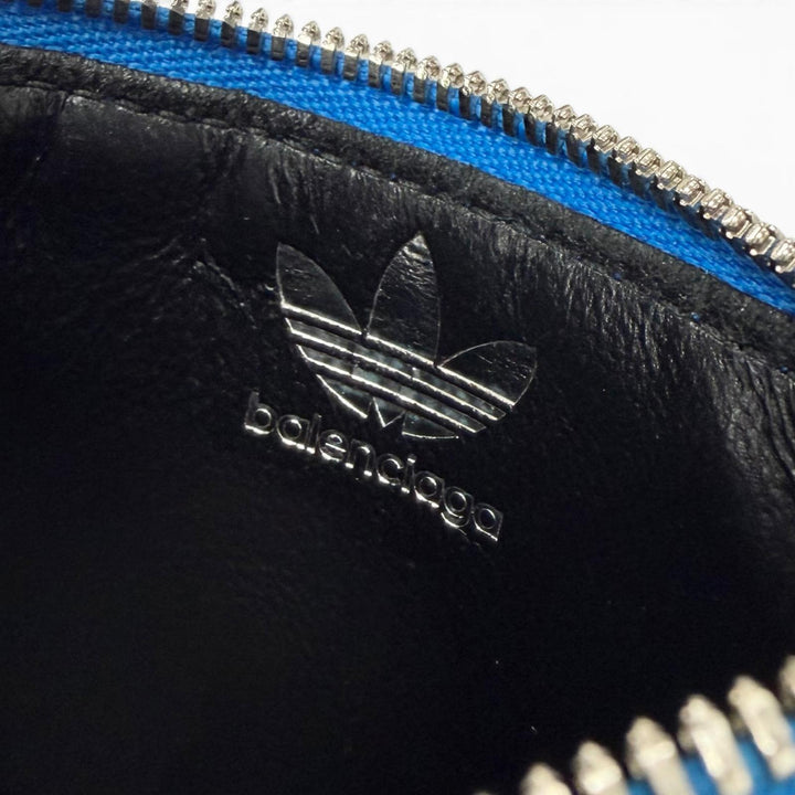 美品▼BALENCIAGA adidas バレンシアガ アディダス 721894 レザー 3ライン トレフォイル ストラップ付 フラグメントケース コインケース