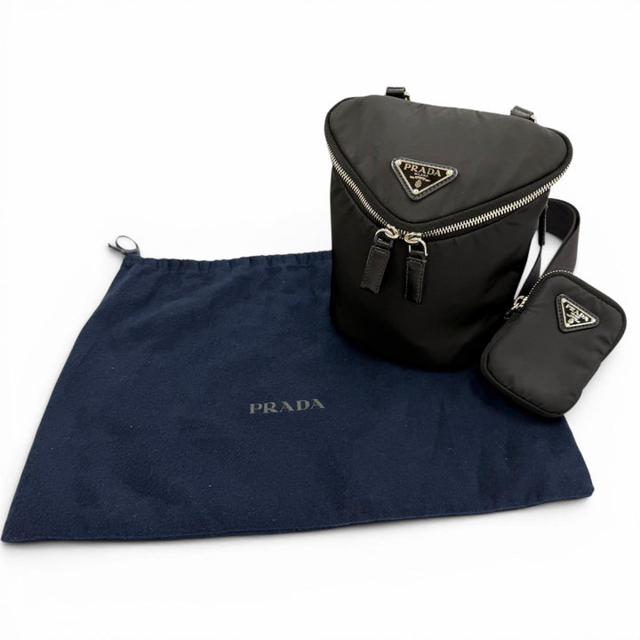 良品▼PRADA プラダ 2VH147 Re-Nylon トライアングルロゴ 三角プレート ポーチ付き ショルダーバッグ ブラック シルバー金具 保存袋付き