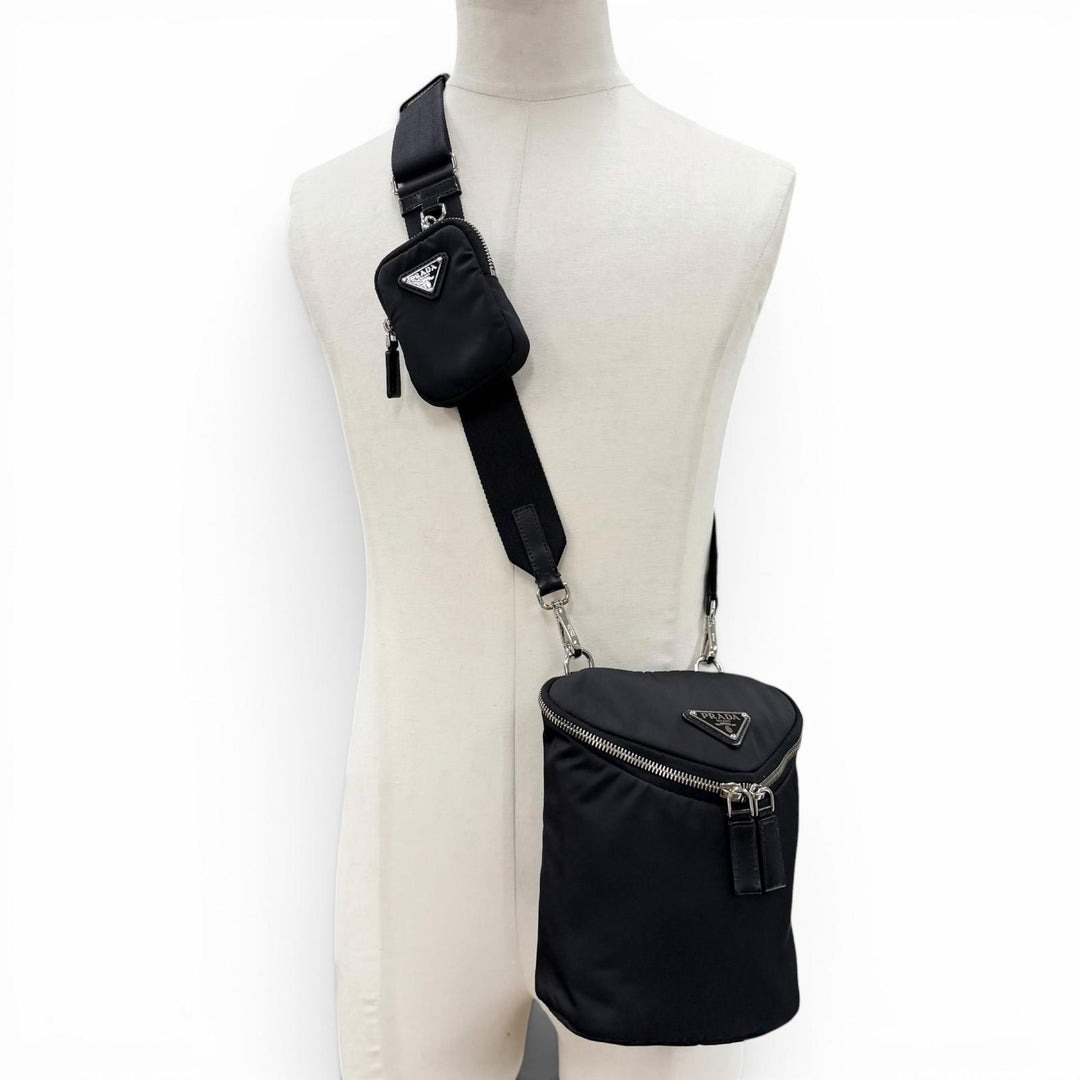 良品▼PRADA プラダ 2VH147 Re-Nylon トライアングルロゴ 三角プレート ポーチ付き ショルダーバッグ ブラック シルバー金具 保存袋付き