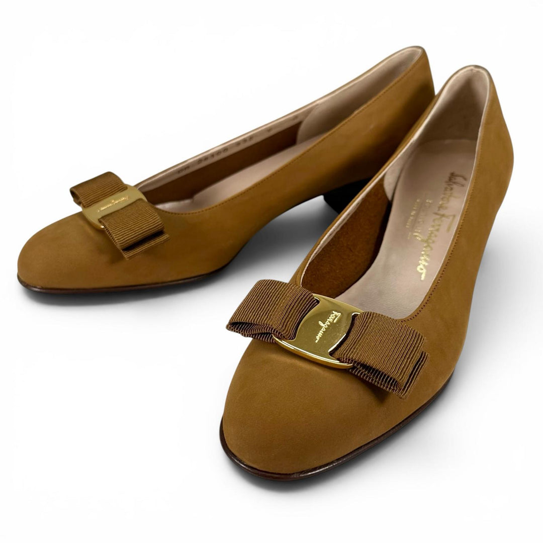未使用品▲Salvatore Ferragamo サルヴァトーレフェラガモ VARA ヴァラリボン スウェードレザー パンプス ブラウン 6 レディース 箱付き