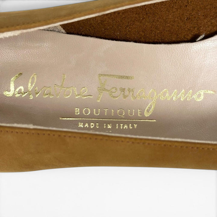 未使用品▲Salvatore Ferragamo サルヴァトーレフェラガモ VARA ヴァラリボン スウェードレザー パンプス ブラウン 6 レディース 箱付き