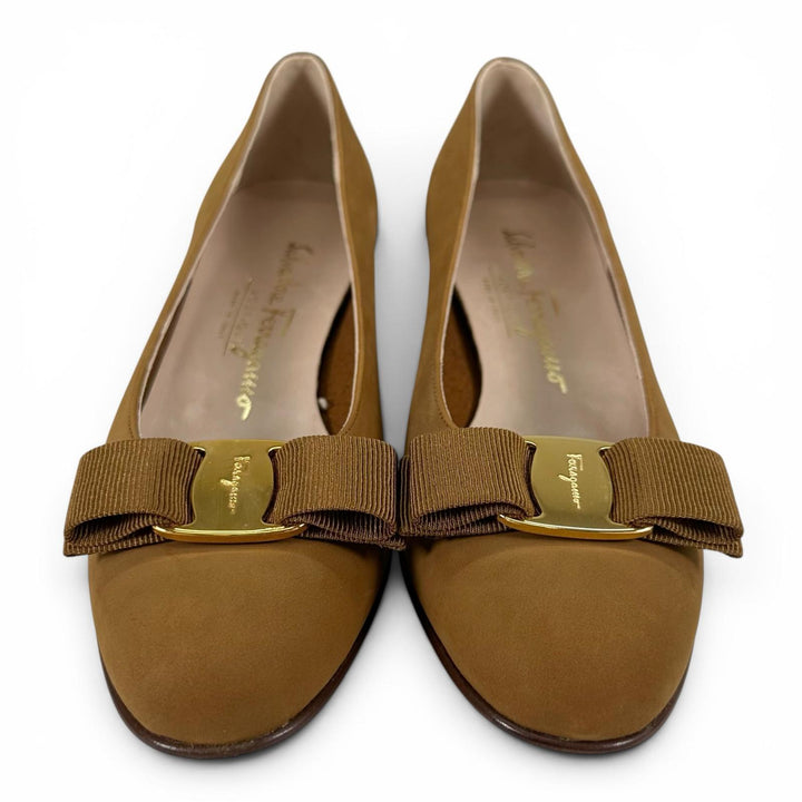 未使用品▲Salvatore Ferragamo サルヴァトーレフェラガモ VARA ヴァラリボン スウェードレザー パンプス ブラウン 6 レディース 箱付き