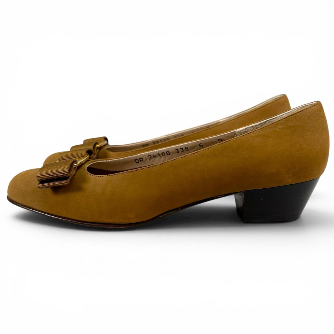 未使用品▲Salvatore Ferragamo サルヴァトーレフェラガモ VARA ヴァラリボン スウェードレザー パンプス ブラウン 6 レディース 箱付き