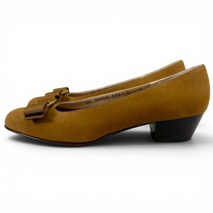 未使用品▲Salvatore Ferragamo サルヴァトーレフェラガモ VARA ヴァラリボン スウェードレザー パンプス ブラウン 6 レディース 箱付き