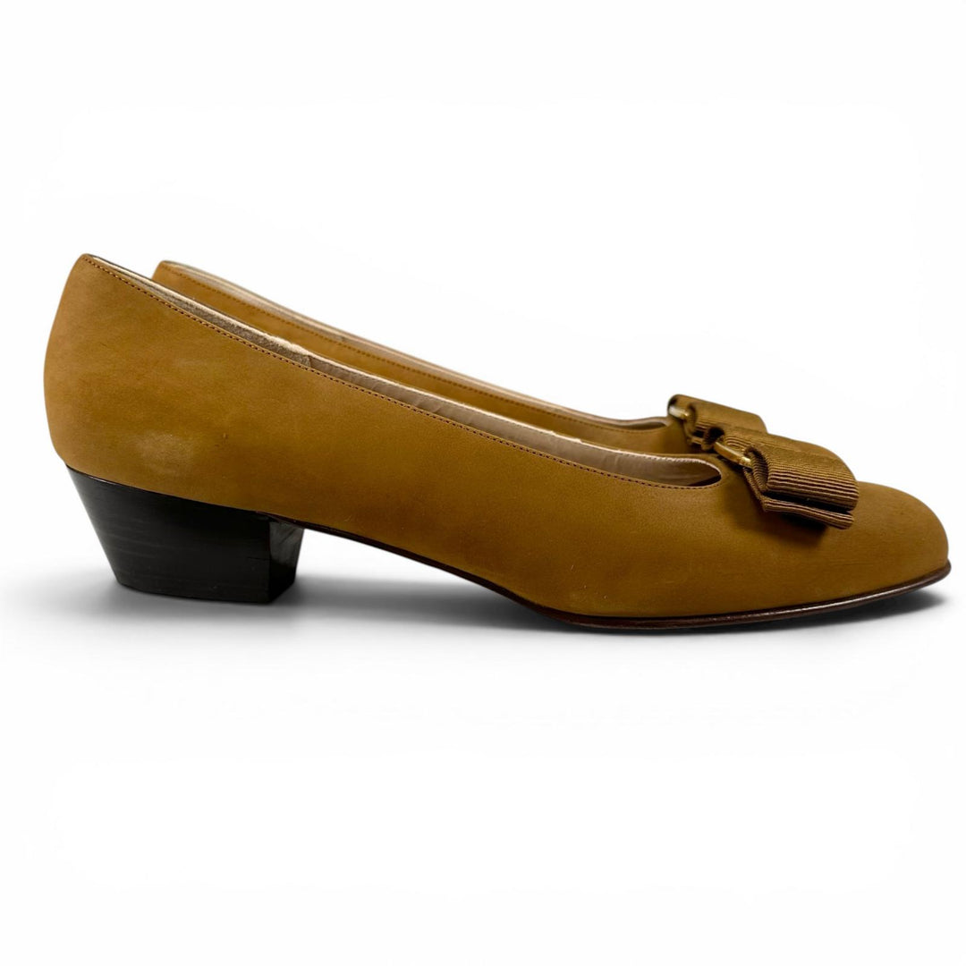 未使用品▲Salvatore Ferragamo サルヴァトーレフェラガモ VARA ヴァラリボン スウェードレザー パンプス ブラウン 6 レディース 箱付き