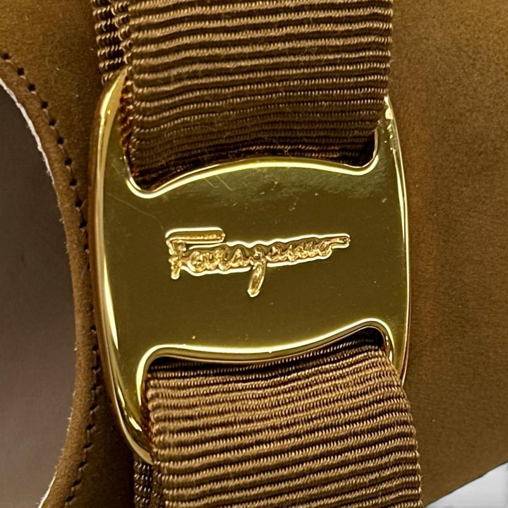 未使用品▲Salvatore Ferragamo サルヴァトーレフェラガモ VARA ヴァラリボン スウェードレザー パンプス ブラウン 6 レディース 箱付き