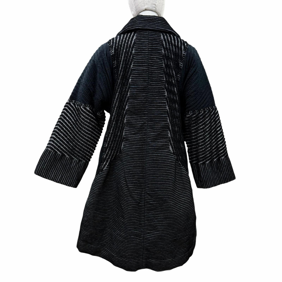 未使用品☆ISSEY MIYAKE イッセイミヤケ IM64-FA512 プリーツ切り替え デザイン コート ブラック系 2 日本製 正規品 レディース