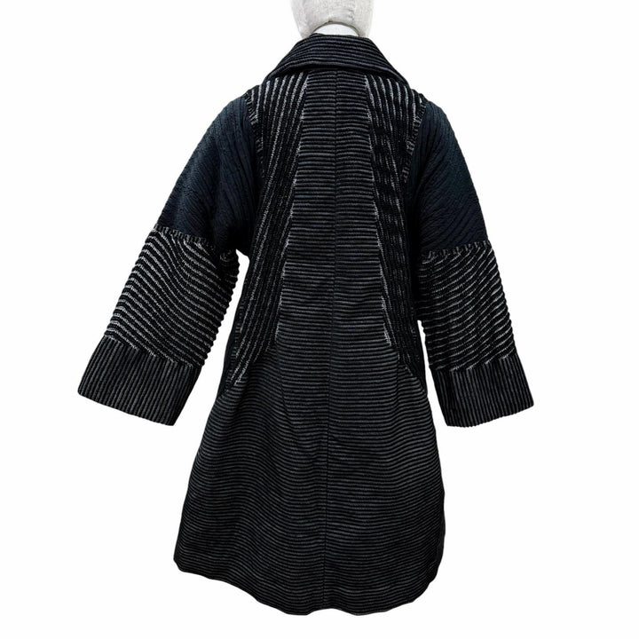 未使用品☆ISSEY MIYAKE イッセイミヤケ IM64-FA512 プリーツ切り替え デザイン コート ブラック系 2 日本製 正規品 レディース