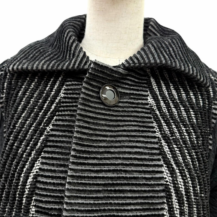 未使用品☆ISSEY MIYAKE イッセイミヤケ IM64-FA512 プリーツ切り替え デザイン コート ブラック系 2 日本製 正規品 レディース