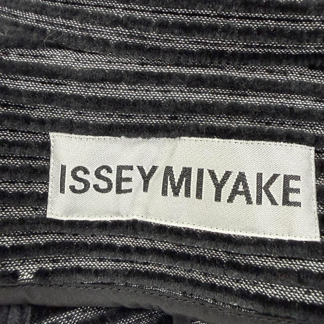 未使用品☆ISSEY MIYAKE イッセイミヤケ IM64-FA512 プリーツ切り替え デザイン コート ブラック系 2 日本製 正規品 レディース