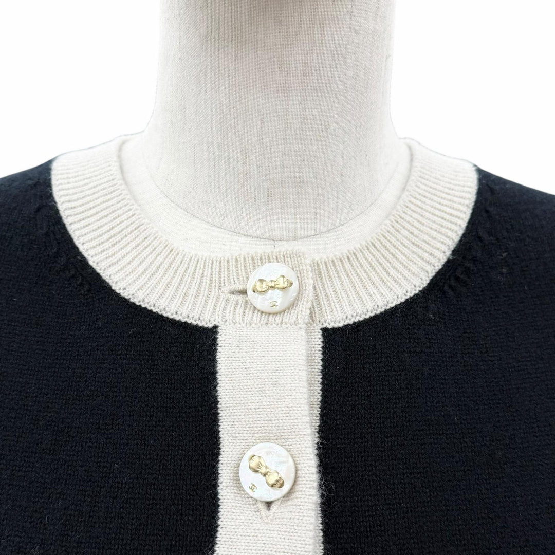 【ドンドン見直し】極美品◇CHANEL シャネル 25AW P80669 P80739 カシミヤ リボン ココマークボタン セットアップ 36 英国製 正規品