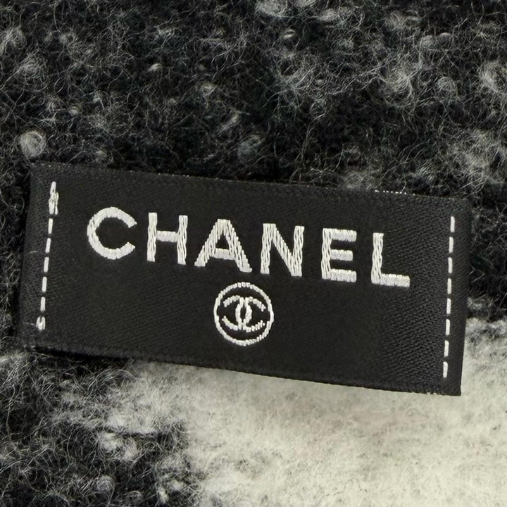 極美品☆CHANEL シャネル AAA478 カシミヤ シルク混 ココマーク・ロゴデザイン フリンジ マフラー ホワイト ブラック イタリア製 箱付き