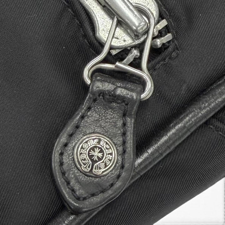 良品▼CHROME HEARTS クロムハーツ ナイロン レザー スクロールロゴプレート セカンドバッグ クラッチバッグ ブラック シルバー メンズ