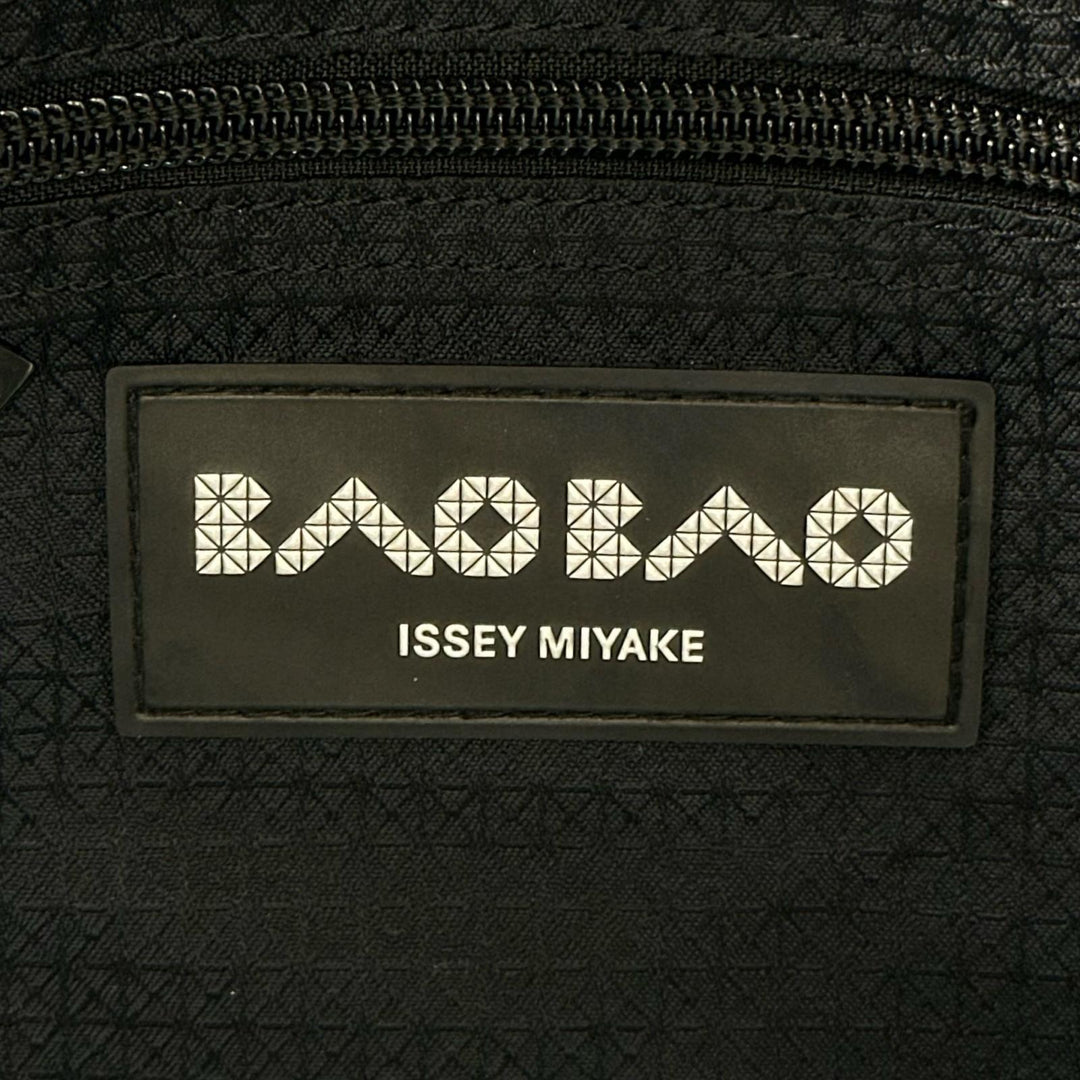 極美品▲BAOBAO ISSEY MIYAKE バオバオ イッセイミヤケ BB81-AG831 希少デザイン トートバッグ シルバー 日本製 正規品 レディース