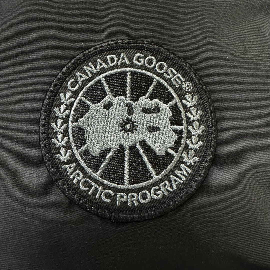 美品□CANADA GOOSE カナダグース 2081MB GARSON VEST ロゴワッペン WZIP ダウンベスト ジレ ブラック M カナダ製 国内正規品 メンズ