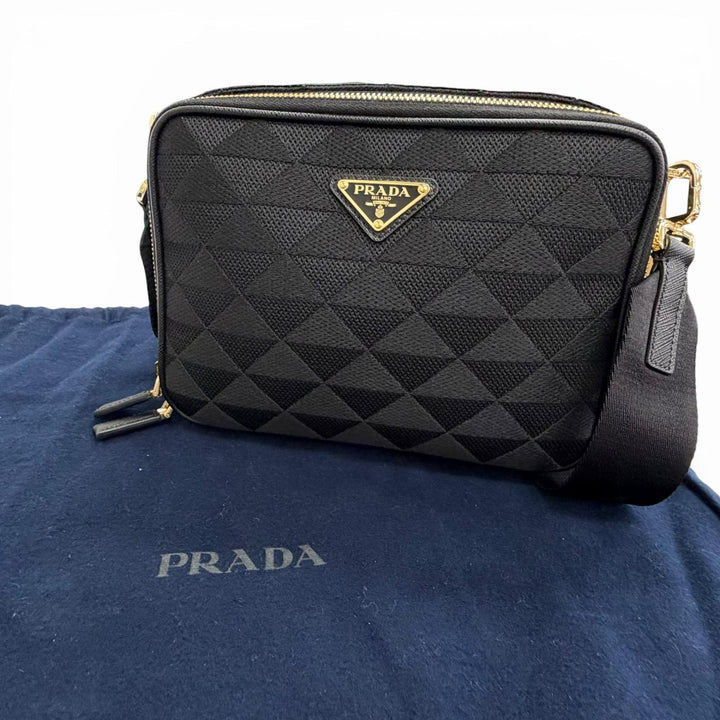 極美品△PRADA プラダ 2VH069 ブリック トライアングルロゴ トライアングルジャガード レザー使い ショルダーバッグ ブラック 保存袋付き