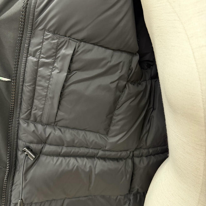 美品◇CANADA GOOSE カナダグース 2300JL CHARLOTTE PARKA ロゴワッペン ファー フード付き ダウンジャケット 黒 M 正規品 レディース