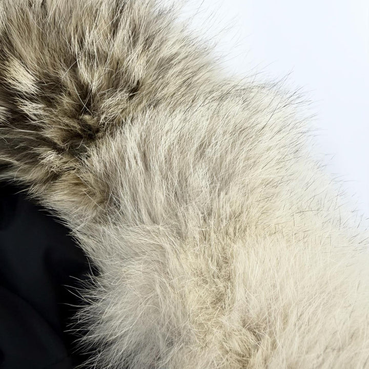 美品◇CANADA GOOSE カナダグース 2300JL CHARLOTTE PARKA ロゴワッペン ファー フード付き ダウンジャケット 黒 M 正規品 レディース