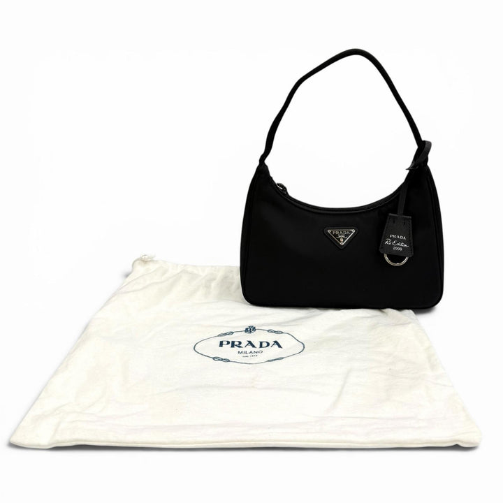 極美品★PRADA プラダ 1NE515 Re-Edition 2000 Re-Nylon ミニバッグ 三角プレート チャーム付 ワンショルダーバッグ ブラック 保存袋付き
