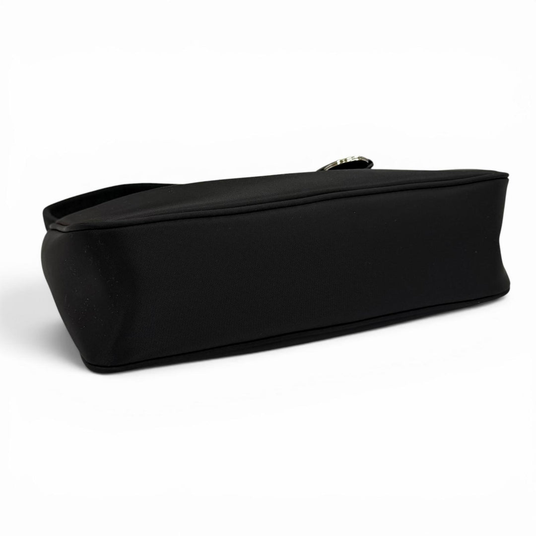 極美品★PRADA プラダ 1NE515 Re-Edition 2000 Re-Nylon ミニバッグ 三角プレート チャーム付 ワンショルダーバッグ ブラック 保存袋付き