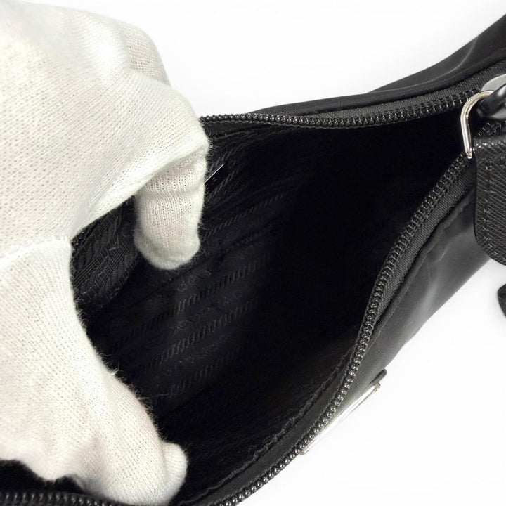 極美品★PRADA プラダ 1NE515 Re-Edition 2000 Re-Nylon ミニバッグ 三角プレート チャーム付 ワンショルダーバッグ ブラック 保存袋付き
