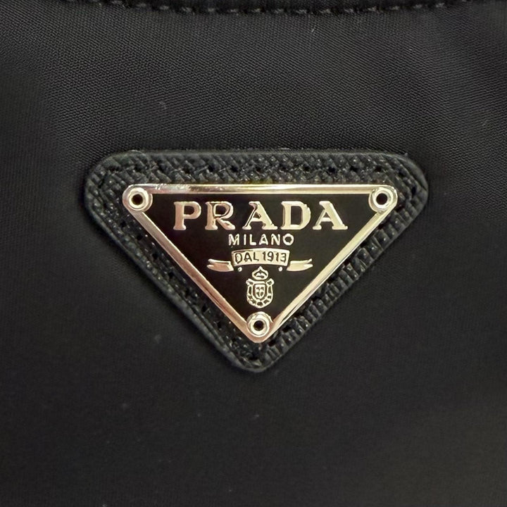 極美品★PRADA プラダ 1NE515 Re-Edition 2000 Re-Nylon ミニバッグ 三角プレート チャーム付 ワンショルダーバッグ ブラック 保存袋付き