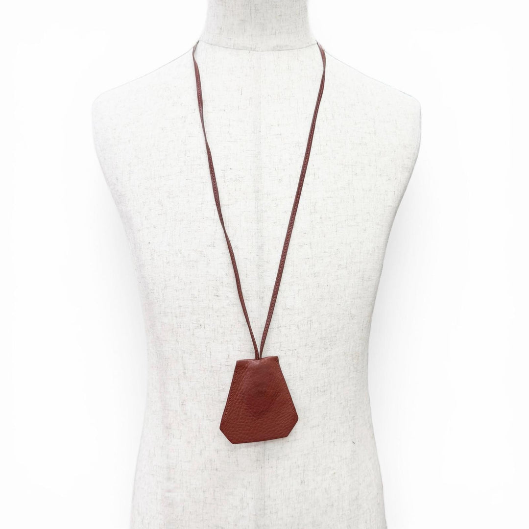良品△HERMES エルメス ヴィンテージ レザー ルージュアッシュ シルバー金具 マルジェラ期 クロシェット ネックレス □D刻印 仏製 メンズ