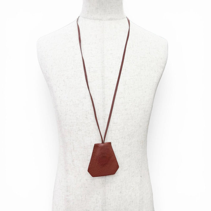 良品△HERMES エルメス ヴィンテージ レザー ルージュアッシュ シルバー金具 マルジェラ期 クロシェット ネックレス □D刻印 仏製 メンズ