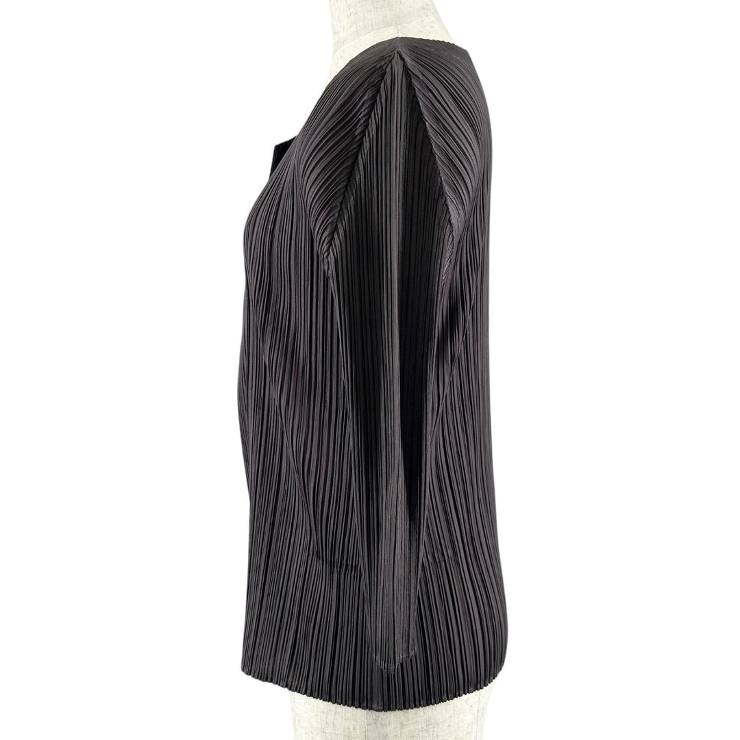 極美品▲PLEATS PLEASE プリーツプリーズ イッセイミヤケ PP31-JO188 ロゴボタン カーディガン チャコールグレー 日本製 正規品 レディース