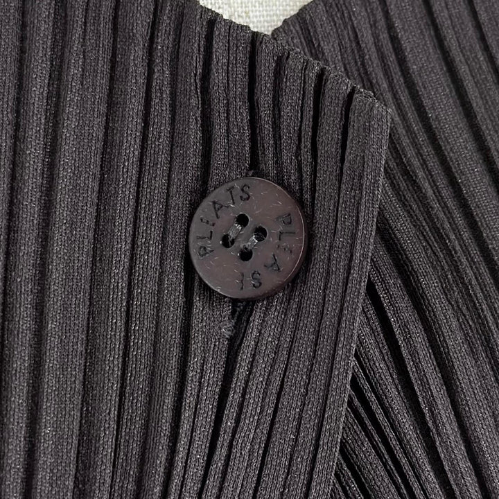 極美品▲PLEATS PLEASE プリーツプリーズ イッセイミヤケ PP31-JO188 ロゴボタン カーディガン チャコールグレー 日本製 正規品 レディース