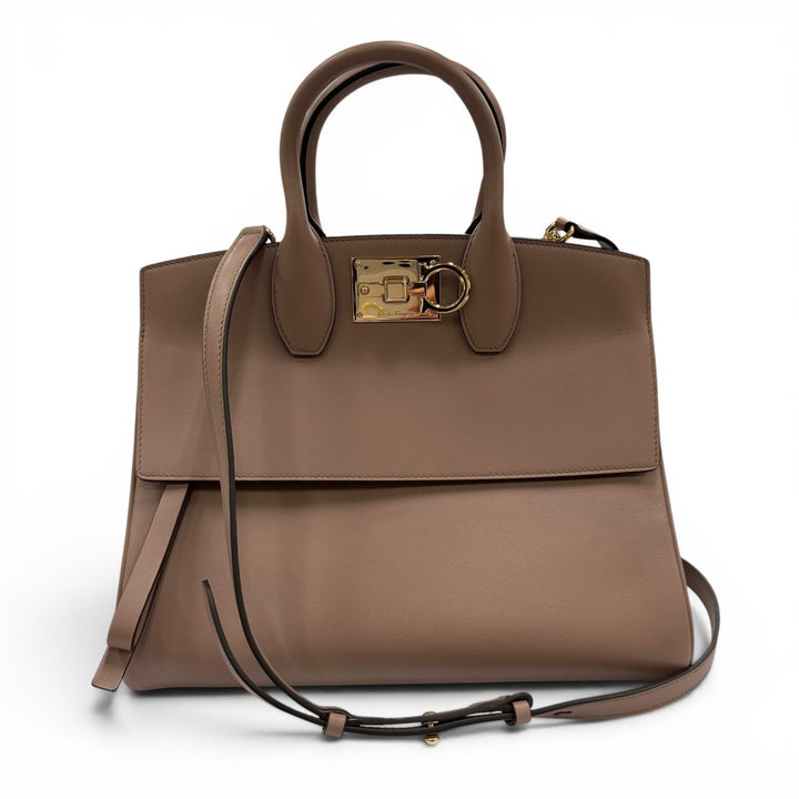極美品☆Salvatore Ferragamo サルヴァトーレフェラガモ スタジオ ガンチーニ ソフト レザー 2WAY ショルダー・ハンドバッグ ブラウン系