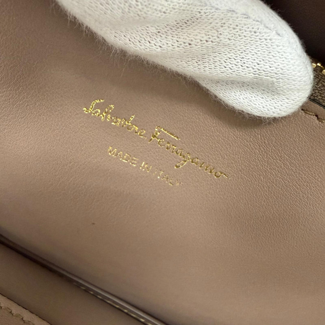 極美品☆Salvatore Ferragamo サルヴァトーレフェラガモ スタジオ ガンチーニ ソフト レザー 2WAY ショルダー・ハンドバッグ ブラウン系