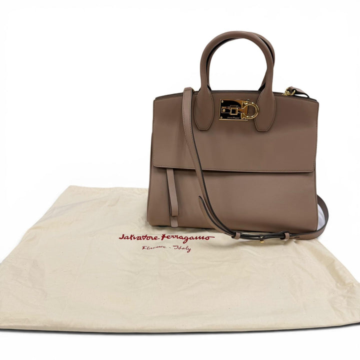極美品☆Salvatore Ferragamo サルヴァトーレフェラガモ スタジオ ガンチーニ ソフト レザー 2WAY ショルダー・ハンドバッグ ブラウン系