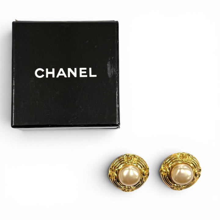 極美品★CHANEL シャネル ヴィンテージ 93A フェイクパール ココマーク イヤリング ゴールド アイボリー フランス製 レディース 箱付き