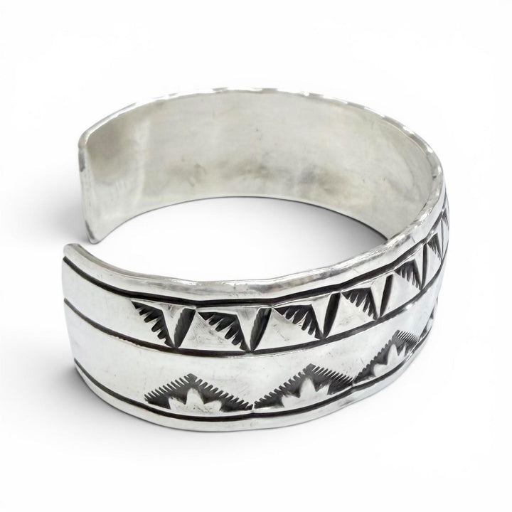 美品△Navajo ナホバ族 925 スタンプワーク サンバースト マウンテンパターン バングル ブレスレット シルバー 重量44.01g メンズ