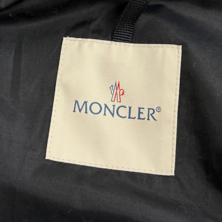 未使用品★MONCLER モンクレール 26SS L10931A00080 GRUISSAN レザーロゴワッペン付 ZIP UP ジャケット ブラック 00 正規品 ハンガー付