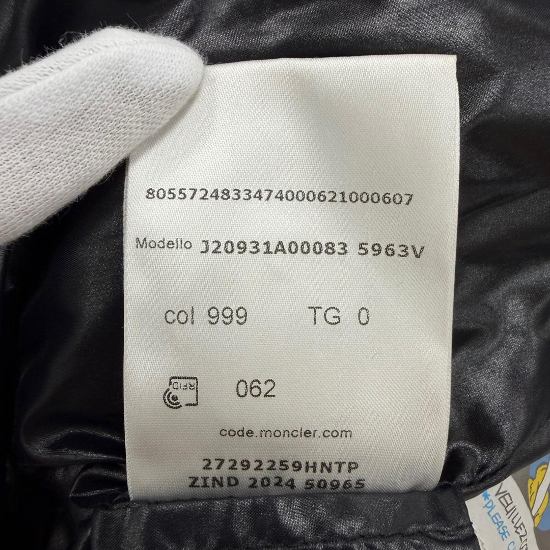 美品☆MONCLER モンクレール 24-25AW J20931A00083 BAYARD ロゴワッペン・フード付 ZIP UP ダウンジャケット 黒 0 正規品 ガーメント付