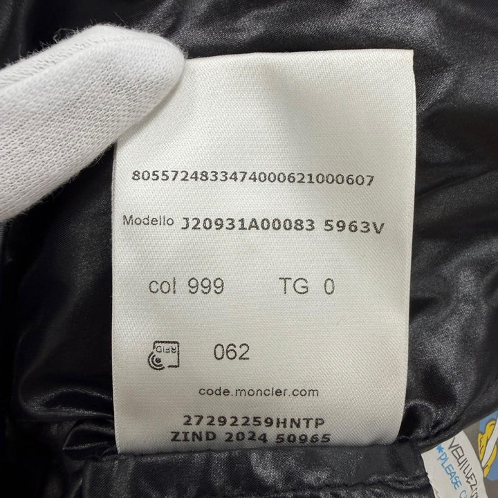 美品☆MONCLER モンクレール 24-25AW J20931A00083 BAYARD ロゴワッペン・フード付 ZIP UP ダウンジャケット 黒 0 正規品 ガーメント付