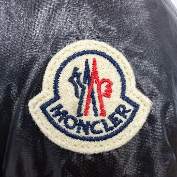 美品☆MONCLER モンクレール 24-25AW J20931A00083 BAYARD ロゴワッペン・フード付 ZIP UP ダウンジャケット 黒 0 正規品 ガーメント付