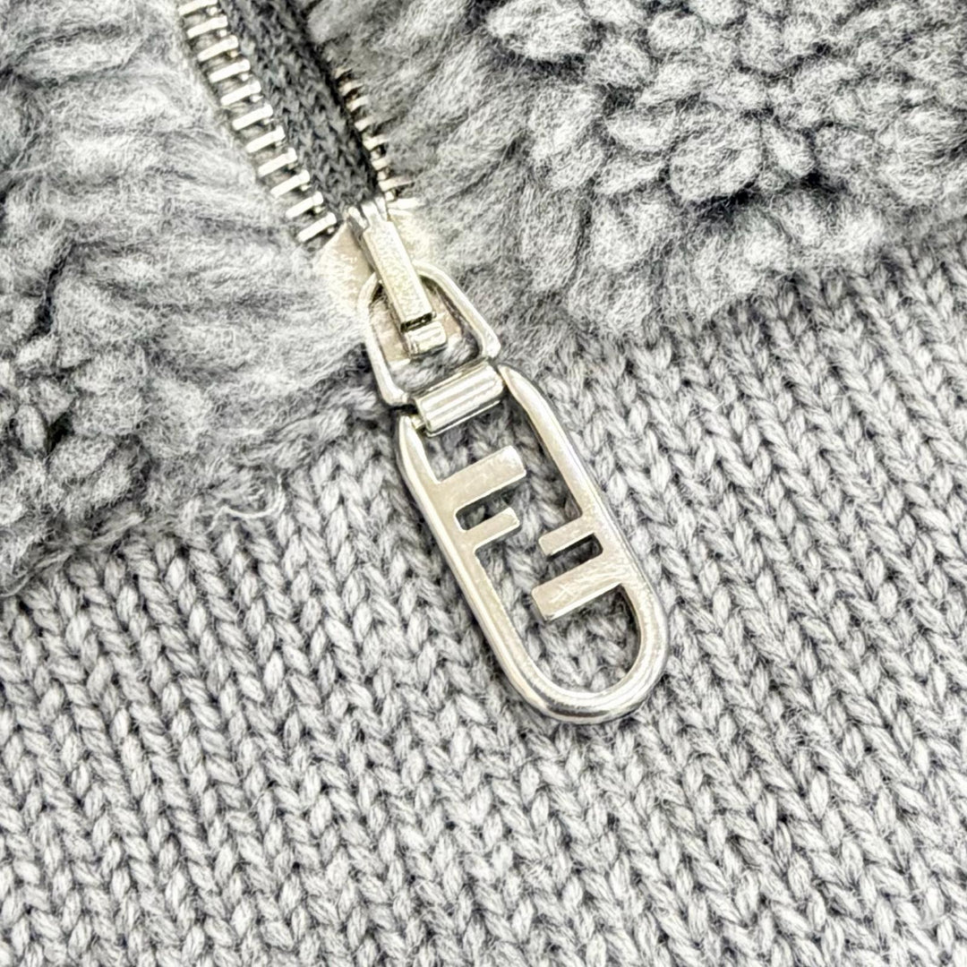 極美品△FENDI フェンディ 2023年 FZC460 ウール100％ FFロゴ ハーフジップ ボア切替 長袖 ニット セーター グレー 44 イタリア製 正規品