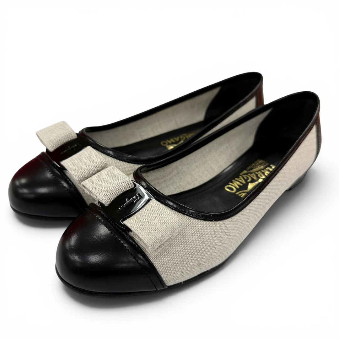 未使用品☆Salvatore Ferragamo サルヴァトーレフェラガモ ヴァラリボン キャンバス レザー使い フラットパンプス ブラック 8 箱・保袋付