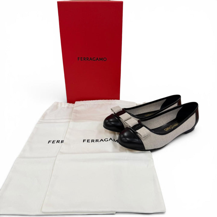 未使用品☆Salvatore Ferragamo サルヴァトーレフェラガモ ヴァラリボン キャンバス レザー使い フラットパンプス ブラック 8 箱・保袋付