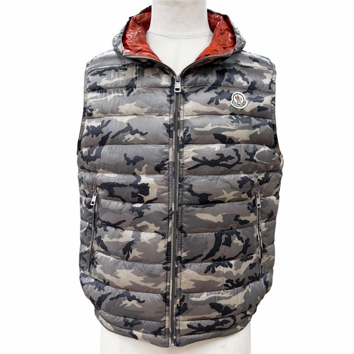 美品▼MONCLER モンクレール PATRICK 迷彩柄 カモフラ ロゴワッペン付き フーデッド ZIPUP ダウンベスト グレー 2 国内正規品 メンズ