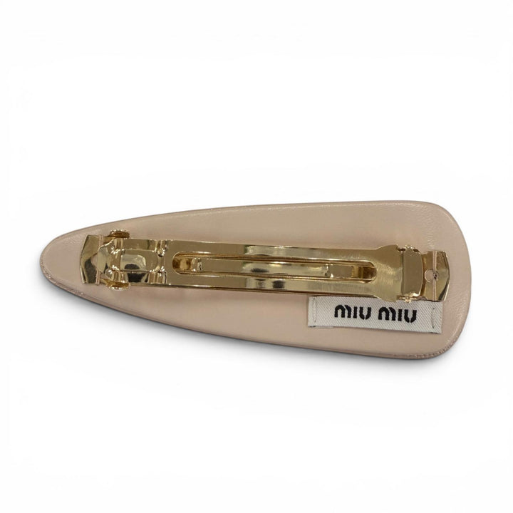 極美品☆MIUMIU ミュウミュウ 5IF179 ロゴ金具 パテントレザー バレッタ ヘアアクセサリー ピンクベージュ ゴールド金具 レディース 箱付